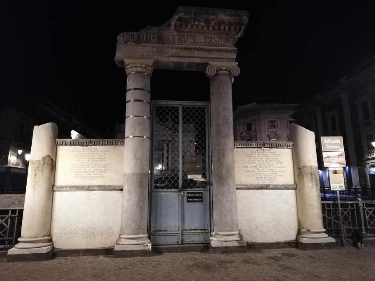 Ferienwohnung La Casa Di Carta In Piazza Stesicoro Catania Exterior foto